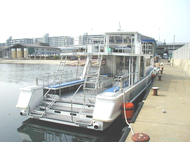 ニューカレドニアダイビングボート PICTILIS